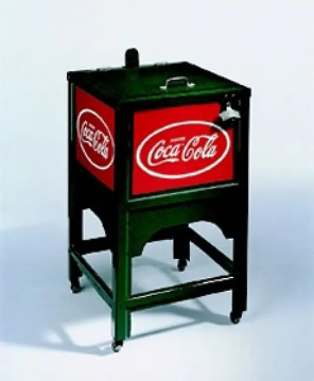 Eine-Coca-Cola-Kuehltruhe-aus-dem-Jahr-1929