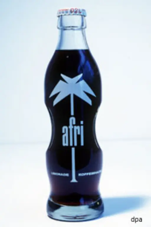 Doch-um-der-Ausgewogenheit-zum-ihrem-Recht-zu-verhelfen-hier-noch-ein-paar-andere-Cola-Getraenke-Afri-Cola-schmeckt-auch-gut