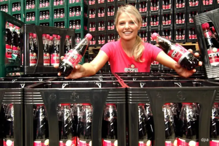 Auch-die-Score-Cola-kann-begeistern-Zumindest-diese-junge-Dame
