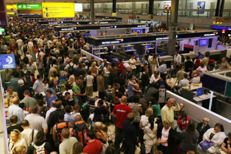 Flughafen-Heathrow-Er-ist-fuer-ankommende-Flugzeuge-komplett-gesperrt