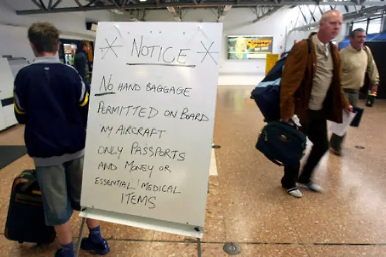 Die-Situation-verschaerft-sich-auch-an-anderen-Flughaefen-Beeintraechtigungen-gibt-es-auch-am-Flughafen-der-nordirischen-Hauptstadt-Belfast