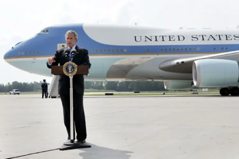 US-Praesident-Bush-sagt-die-Geschehnisse-seien-eine-starke-Erinnerung-dass-wir-eine-Nation-sind-die-sich-im-Krieg-mit-den-Islamfaschisten-befindet