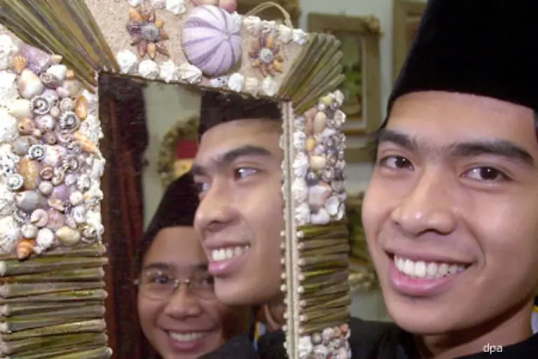 Nach-dem-Essen-kann-man-uebrigens-tolle-Sachen-mit-den-Schalen-machen-Zum-Beispiel-einen-Spiegel-verzieren