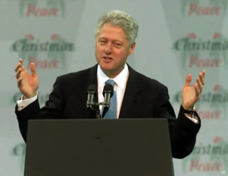 William-Jefferson-Bill-Clinton-war-der-42-Praesident-der-USA-Seine-Amtszeit-von-1993-bis-2001-war-nach-dem-Bankrott-des-Ostblocks-von-einem-unvergleichlichen-Wirtschaftsboom-gepraegt