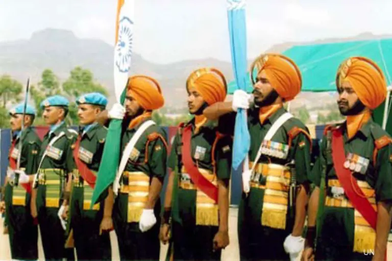 Neben-vielen-weiteren-Laendern-stellt-auch-Indien-hier-eine-indische-Ehrengarde-der-UNMEE-Soldaten-fuer-das-Programm