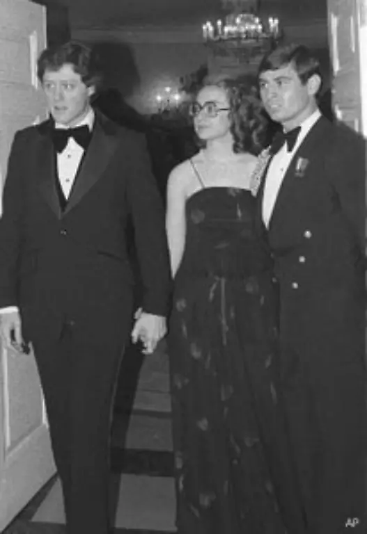 1978-war-es-geschafft-Mit-nur-32-Jahren-wurde-Bill-Clinton-Gouverneur-von-Arkansas-Hillary-die-einem-stramm-republikanischen-Elternhaus-entstammt-wurde-die-First-Lady-des-Suedstaates