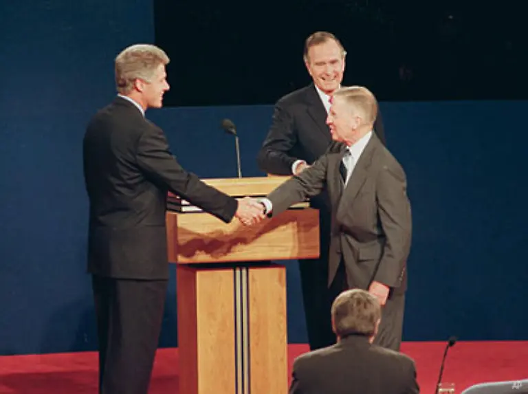 Clinton-gelang-am-3-November-1992-mit-43-Prozent-der-Stimmen-ein-klarer-Wahlsieg-gegen-Bush-38-Prozent-und-Perot-19-Prozent