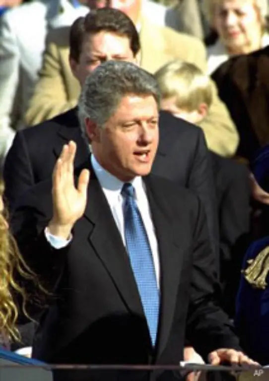 Am-20-Januar-1993-wurde-der-damals-46-Jaehrige-als-Praesident-vereidigt-Er-war-nach-Kennedy-der-zweitjuengste-Staatschef-der-Vereinigten-Staaten