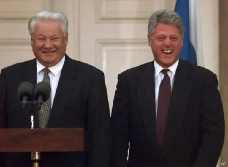 In-seinen-Erinnerungen-wuerdigte-Clinton-Jelzin-als-einen-gut-informierten-Politiker-der-knallhart-die-russischen-Interessen-vertrat-Beide-pflegten-eine-gute-Arbeitsbeziehung