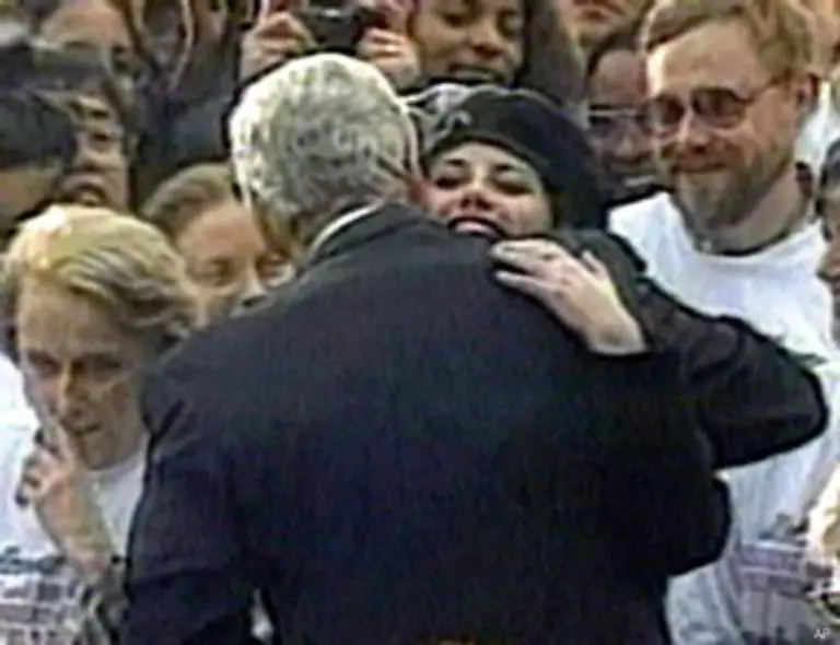Und-so-war-eines-der-zentralen-Themen-seiner-zweiten-Amtszeit-die-Frage-ob-er-Sex-mit-der-Praktikantin-Monica-Lewinsky-hatte-Er-bestritt-dies-unter-Eid