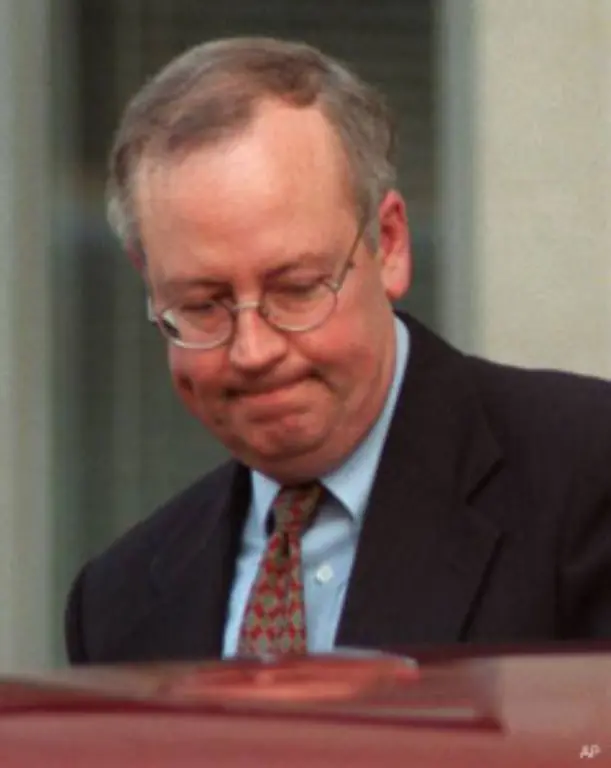 Chefanklaeger-Kenneth-Starr-versuchte-alles-um-Clinton-zu-Fall-zu-bringen-ohne-Erfolg