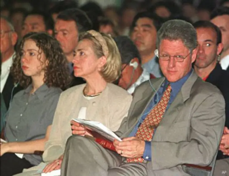 Hillary-und-Tochter-Chelsea-sollen-tagelang-wegen-der-Lewinsky-Affaere-nicht-mit-Bill-geredet-haben