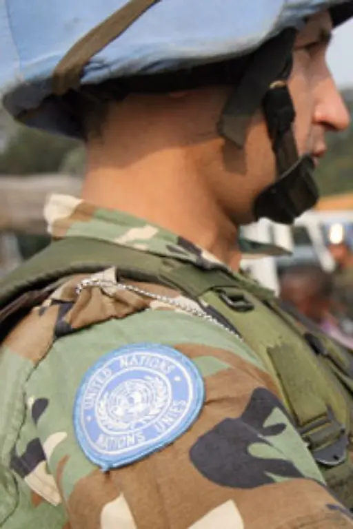 Trotz-der-guten-Absichten-stehen-die-Missionen-der-Blauhelm-Soldaten-immer-wieder-in-der-Kritik-Haeufig-funktioniert-die-Bereitstellung-von-Soldaten-auf-freiwilliger-Basis-nur-schwer