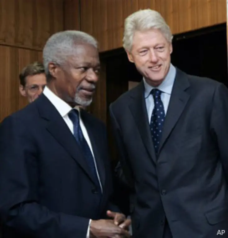 Aber-auch-danach-wurde-es-nicht-ruhiger-um-ihn-2005-wurde-er-von-UN-Generalsekretaer-Kofi-Annan-zum-UN-Sonderbeauftragten-fuer-die-Koordinierung-der-Hilfs-und-Wiederaufbaumassnahmen-nach-der-Tsunami-Katastrophe-in-Suedasien-ernannt