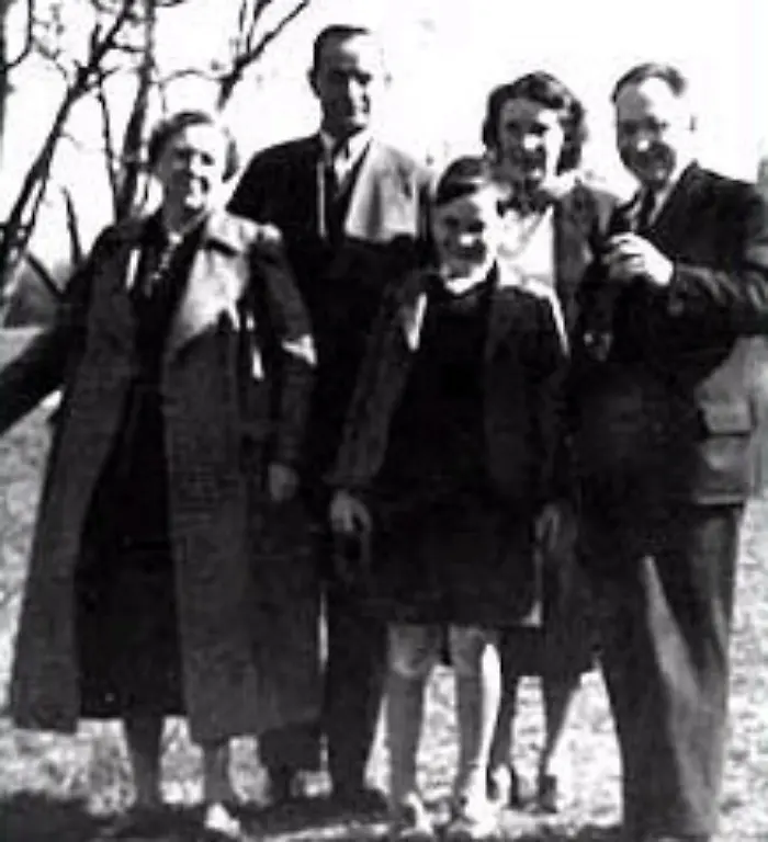 Alleiniger-Parteichef-ist-nun-Hans-Vogel-hier-auf-einem-Bild-mit-seinem-spaeteren-Nachfolger-Erich-Ollenhauer-Beide-fliehen-vor-den-Nazis-weiter-nach-London