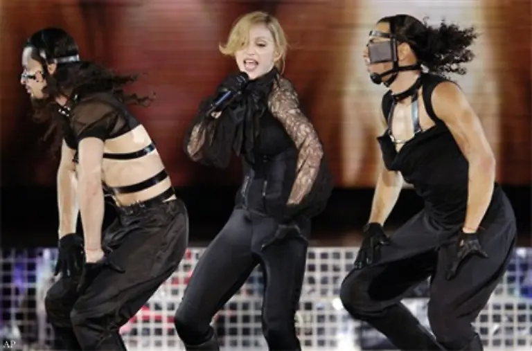 Die-britische-Presse-hatte-von-angeblichen-Drohungen-der-russischen-Mafia-berichtet-Madonna-solle-ihr-Konzert-am-11-September-in-Moskau-absagen-sonst-wuerden-sie-und-ihre-Kinder-entfuehrt