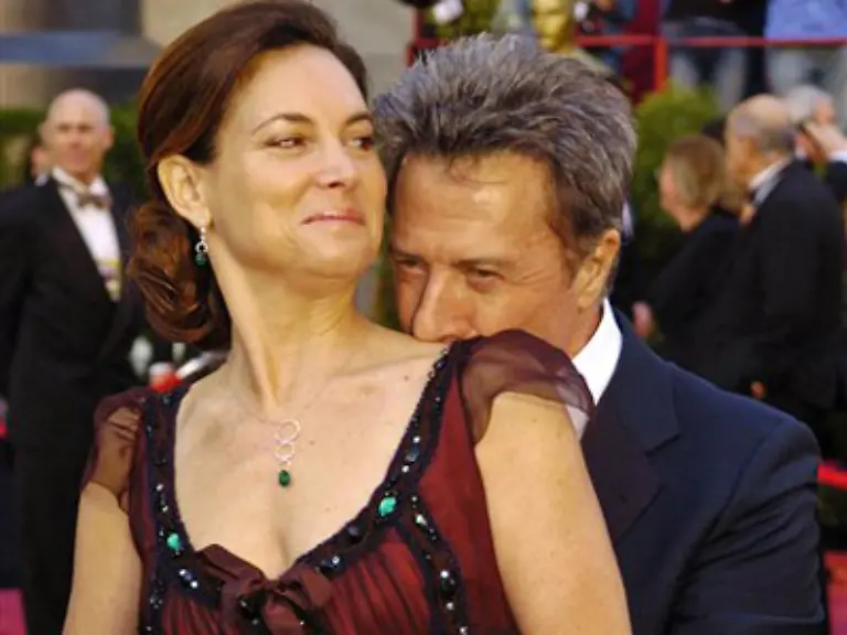 Dustin-Hofman-ist-gluecklich-mit-Lisa-Gottsegen