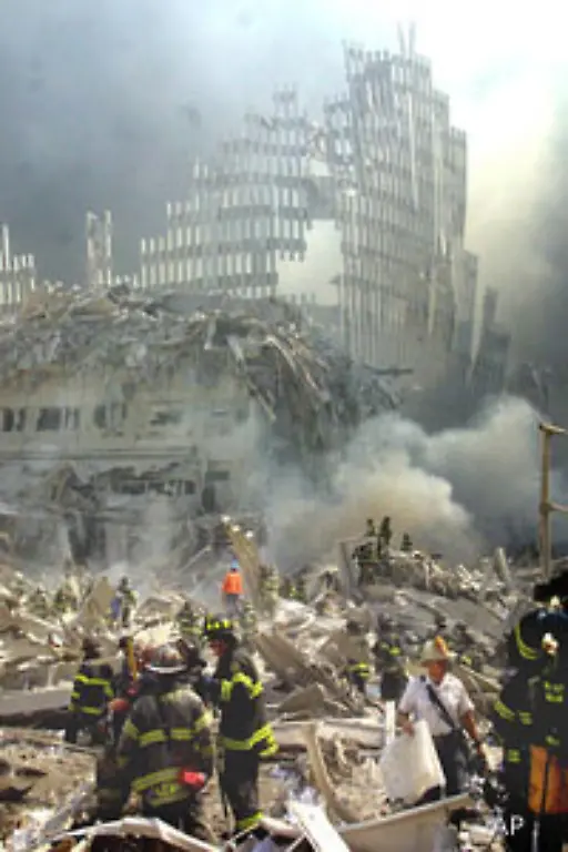 Ground-Zero-wenige-Tage-nach-dem-Anschlag-des-11-September-Fast-3-000-Tote-1-8-Millionen-Tonnen-Schutt