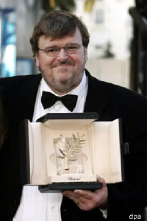 bringt-Moore-diverse-Auszeichnungen-Hier-die-Goldene-Palme-2004