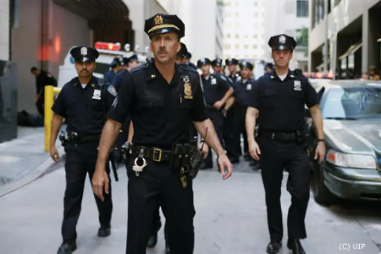 Oliver-Stone-erzaehlt-die-Geschichte-der-Anschlaege-aus-der-Sicht-der-beiden-New-Yorker-Polizisten-John-McLoughlin-und-William-Jimeno
