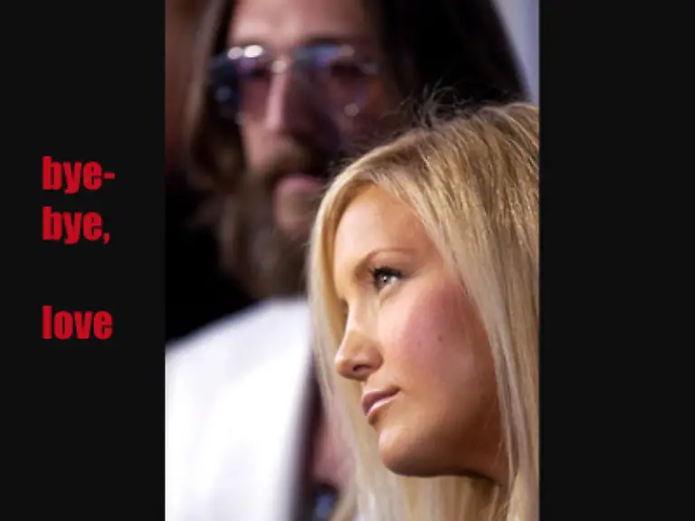 Der-Saenger-der-Rockgruppe-The-Black-Crowes-duerfte-immer-ein-wenig-im-Hintergrund-gestanden-haben-wenn-seine-Schauspieler-Frau-den-Roten-Teppich-betrat-Sicher-nicht-einfach-fuer-einen-Kerl