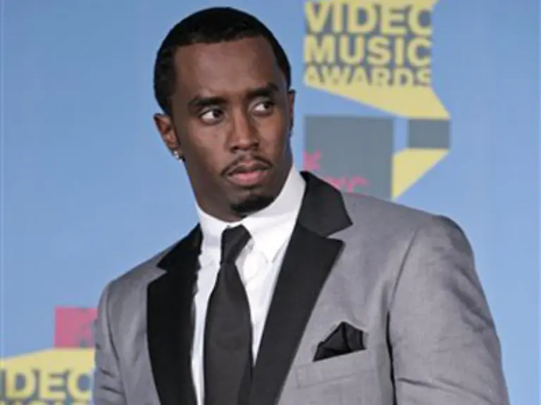 So-cool-dass-er-nicht-selbst-sprach-sondern-jemanden-dabei-hatte-der-fuer-ihn-sprach-P-Diddy