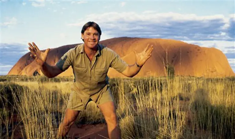 Nur-ein-Jahr-spaeter-begann-seine-erfolgreiche-Fernsehserie-Crocodile-Hunter-In-ihr-lief-der-hyperaktive-Irwin-in-khakifarbener-Tropenkleidung-durch-die-Wildnis
