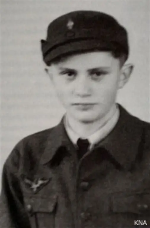 1943-wurde-Ratzinger-als-Flakhelfer-in-Muenchen-eingesetzt-Ich-musste-jetzt-ein-sehr-eigenartiges-Internat-auf-mich-nehmen-schrieb-er-in-seinen-Erinnerungen
