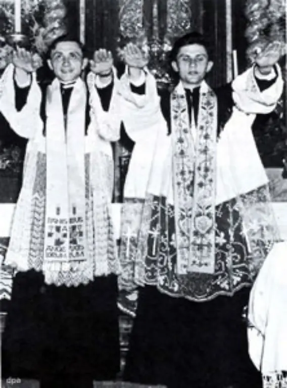 Ratzinger-ueberlebte-den-Krieg-und-studierte-von-1946-bis-1951-Katholische-Theologie-und-Philosophie-an-der-Philosophisch-Theologischen-Hochschule-in-Freising-Joseph-Ratzinger-rechts-und-sein-Bruder-Georg