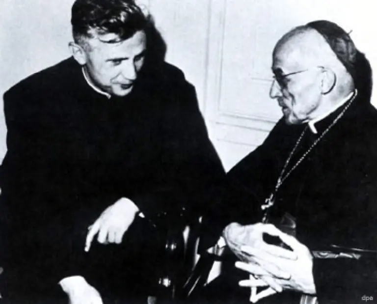 Ratzinger-war-Berater-des-Koelner-Kardinals-Joseph-Frings-Am-Ende-der-ersten-Sitzungsperiode-wurde-er-sogar-zum-offiziellen-Konzilstheologen-ernannt