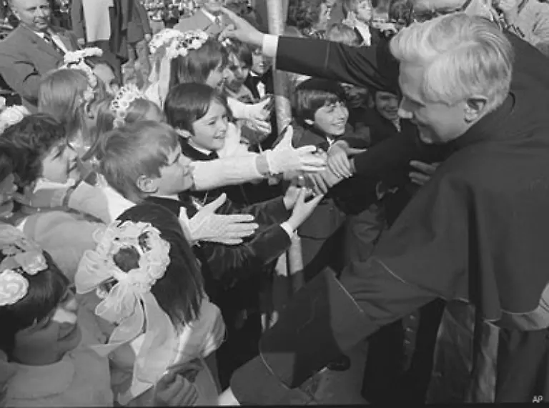 Am-28-Mai-1977-empfing-Ratzinger-die-Bischofsweihe-Als-Bischofs-Motto-waehlte-er-Mitarbeiter-der-Wahrheit