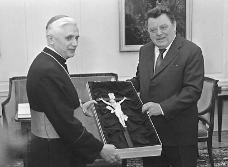 die-der-damalige-bayerische-Ministerpraesident-Franz-Josef-Strauss-aus-diesem-Anlass-hielt