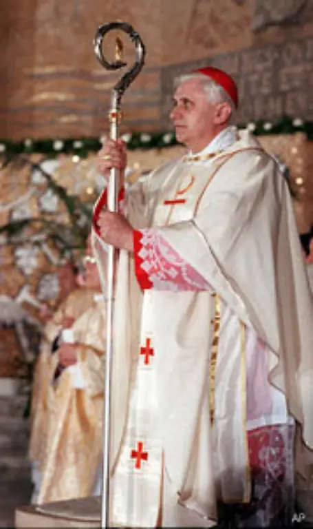 Unterdessen-festigte-sich-in-Deutschland-das-Bild-von-Ratzinger-als-konservativem-Panzerkardinal