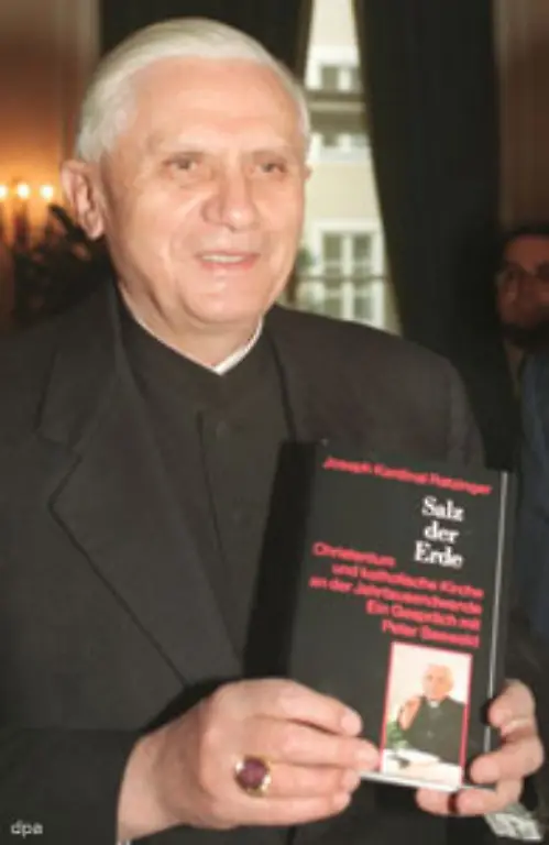 Und-der-Kardinal-schrieb-viele-Buecher-In-Salz-der-Erde-nimmt-er-umfassend-Stellung-zu-den-dringendsten-Problemen-der-Kirche-und-der-Glaeubigen-in-der-heutigen-Zeit