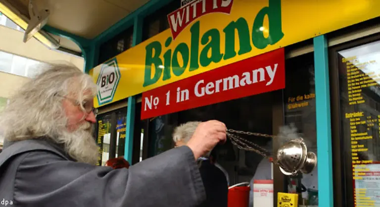 Neben-den-eher-traditionellen-Oeko-Laeden-entstehen-immer-mehr-Biosupermaerkte-und-sogar-Oeko-Pommesbuden