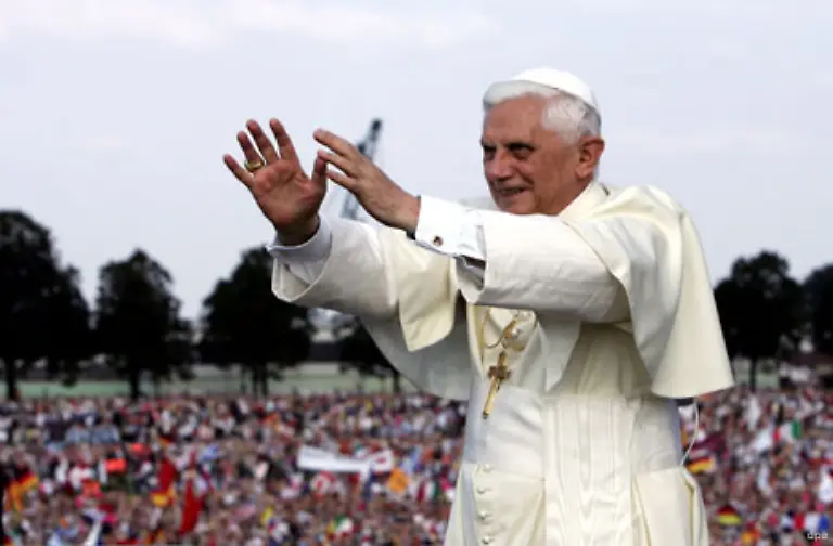 Legendaer-sind-die-Bilder-von-der-Schifffahrt-des-Papstes-auf-dem-Rhein