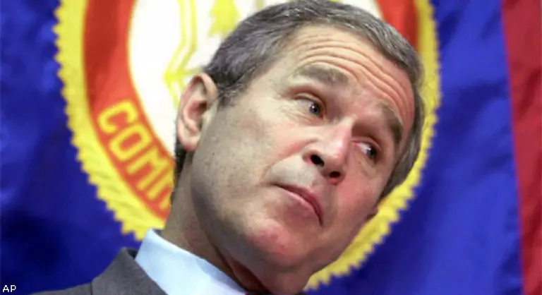 Es-scheine-meint-John-Fund-vom-Wall-Street-Journal-dass-Bush-taeglich-neu-den-Ringkampf-mit-der-englischen-Sprache-aufnimmt-und-nicht-selten-verliert
