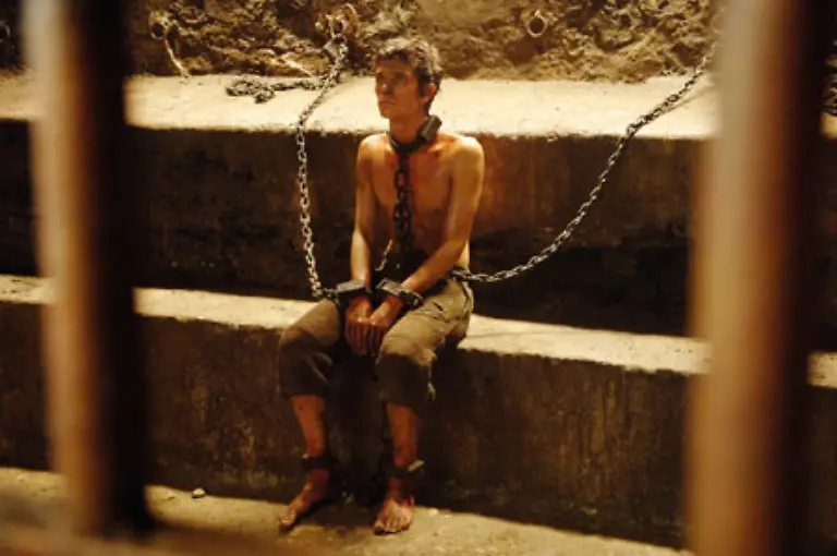 Letztendlich-wird-Grenouille-verhaftet-es-kommt-zum-fulminanten-Showdown-exzessiven-Orgien-und-dem-verdienten-Ende-des-Duftmoerders-Jean-Baptiste-Grenouille