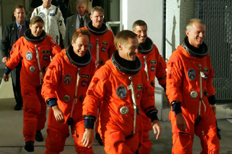 Das-sind-unsere-Helden-Heidemarie-Stefanyshyn-Piper-Steve-MacLean-Joe-Tanner-Brent-Jett-Dan-Burbank-und-Chris-Ferguson