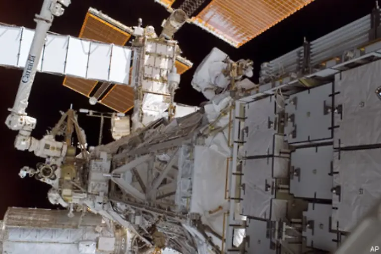 kann-die-Crew-der-ISS-mit-dem-Ausfahren-der-Segel-beginnen