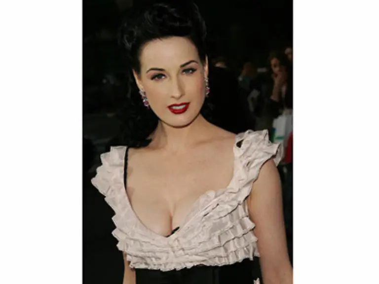 Dita-Von-Teese-heisst-die-Schoene
