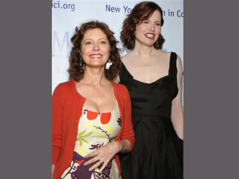 Das-Roadmovie-um-zwei-Frauen-mit-Revolvern-wurde-1991-zu-einem-kommerziell-erfolgreichen-Kultfilm-auch-fuer-viele-Feministinnen