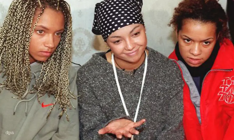 Tictactoes-bedeutendster-Hit-war-der-Titel-Warum-Insider-hielten-diese-Einwortfrage-auch-fuer-das-Motto-der-Comeback-Tour-In-dem-Lied-wird-der-Drogenmissbrauch-thematisiert-und-zur-Abstinenz-aufgerufen-Im-Rahmen-der-Tour-2006-verstanden-das-viele-Fans-falsch-sie-blieben-den-Konzerten-fern