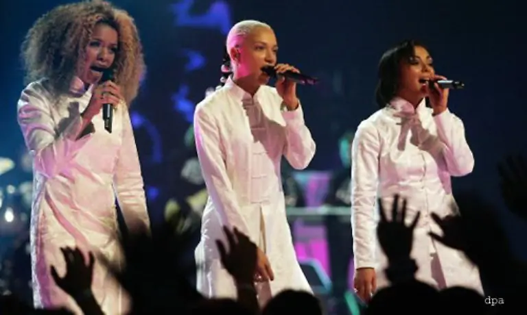 Bei-ihrem-Comeback-waren-die-drei-Rapperinnen-gewissermassen-Krankenschwestern-fuer-die-junge-Fangemeinde-auf-reifere-Beobachter-wirkten-die-therapeutischen-Auftritte-von-Tictactoe-allerdings-schon-immer-irgendwie-zwanghaft