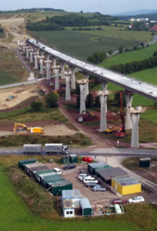 Allerdings-duerfte-sich-auch-mancher-Wessi-darueber-wundern-dass-im-Osten-heutzutage-die-Strassen-und-Autobahnen