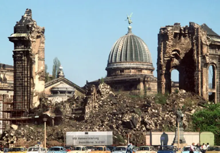 um-die-Folgen-des-Zweiten-Weltkrieges-und-der-darauf-folgenden-Zeit-bis-1989-zu-kompensieren