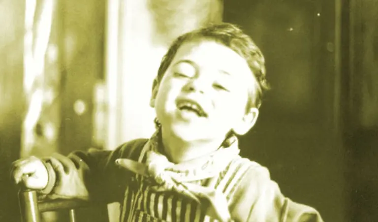 Was-wir-uns-fuer-unser-Leben-wuenschen-ist-Glueck-im-Sinne-von-andauernder-Zufriedenheit-und-dafuer-ist-eine-Folge-solcher-kleiner-Gluecksmomente-sicherlich-entscheidend-Ebenso-wie-die-Frage-der-Lebenseinstellung-Aber-wir-koennen-auch-etwas-fuer-unser-Glueck-tun