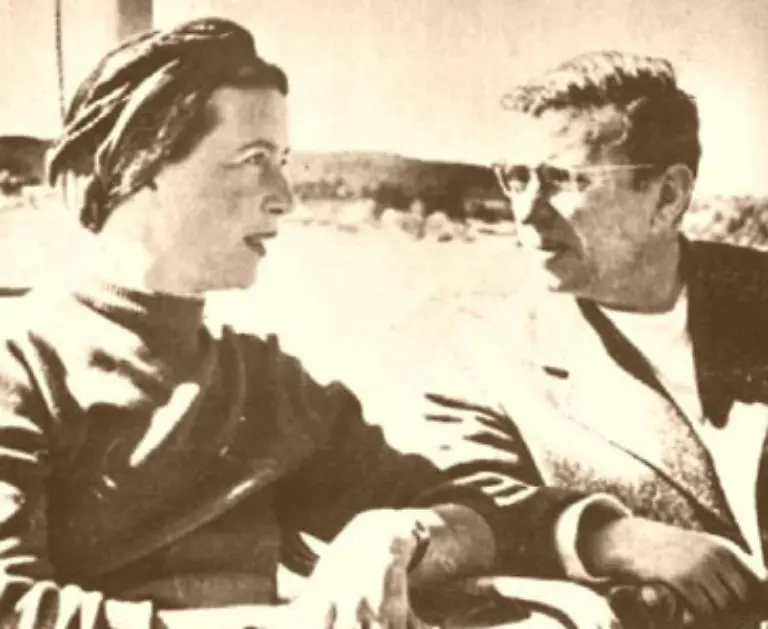 Die-Schriftstellerin-Simone-de-Beauvoir-1908-1986-meint-Das-Glueck-besteht-darin-zu-leben-wie-alle-Welt-und-doch-wie-kein-anderer-zu-sein