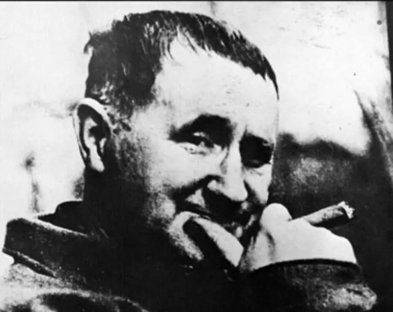 Bertolt-Brecht-1898-1956-schreibt-fuer-seine-Dreigroschenoper-Ja-renn-nur-nach-dem-Glueck-doch-renne-nicht-zu-sehr-denn-alle-rennen-nach-dem-Glueck-das-Glueck-rennt-hinterher