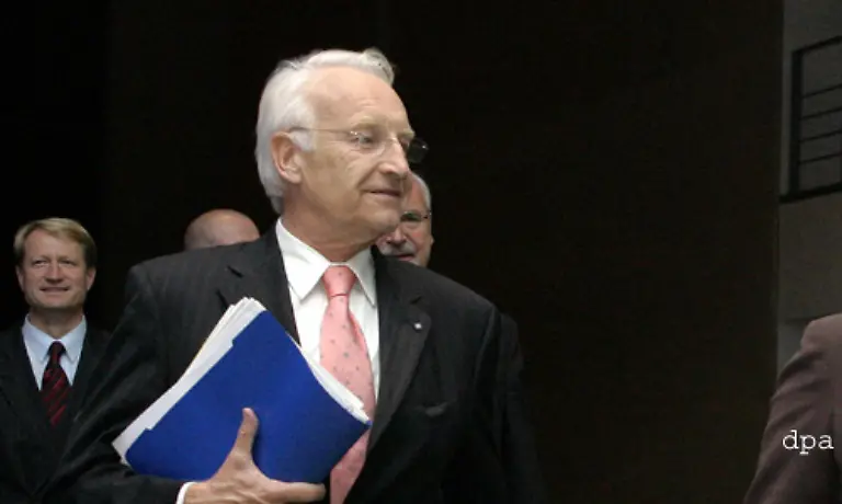 Stoiber-fuerchtet-durch-den-Gesundheitsfonds-Belastungen-in-Hoehe-von-1-7-Milliarden-Euro-fuer-Bayern-Deshalb-ist-fuer-den-Fonds-die-Uebergangsphase-vereinbart